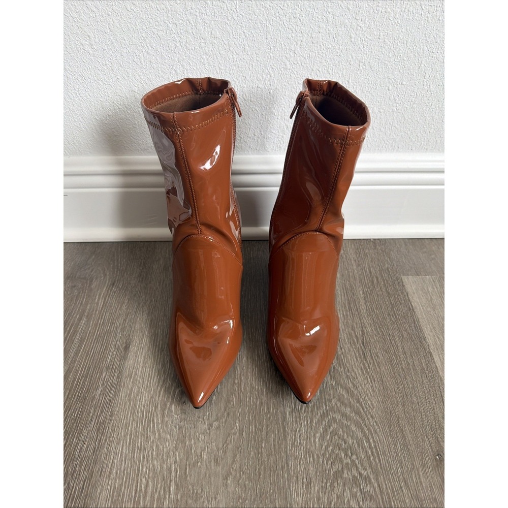 Qupid Womens Brown Patent Leather Ankle Bootie Pointed Toe Block Heel Zip size 8